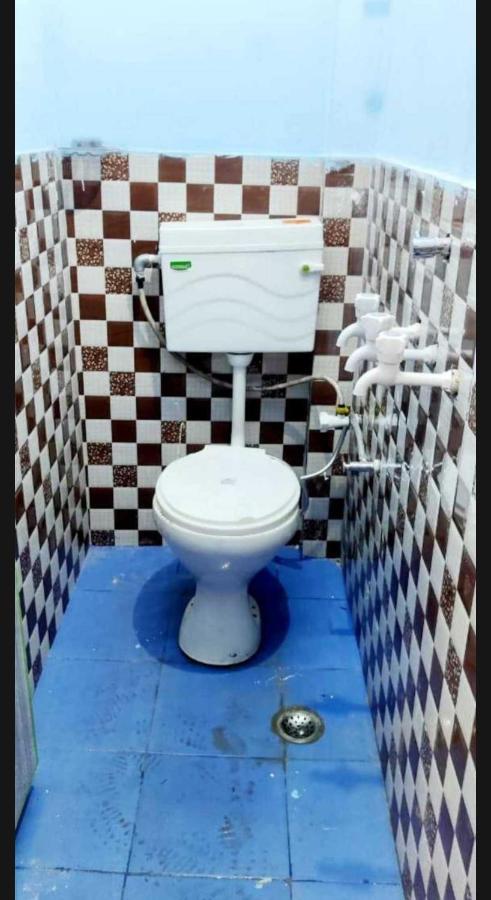 Oyo 81087 Hotel Relax Inn Hathras Ngoại thất bức ảnh