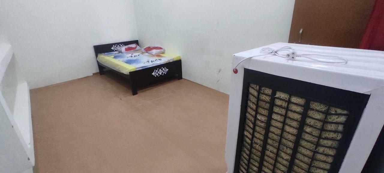 Oyo 81087 Hotel Relax Inn Hathras Ngoại thất bức ảnh