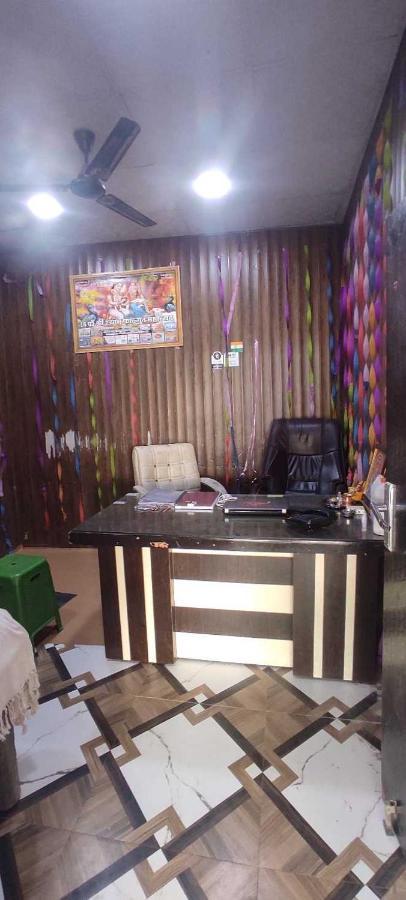Oyo 81087 Hotel Relax Inn Hathras Ngoại thất bức ảnh